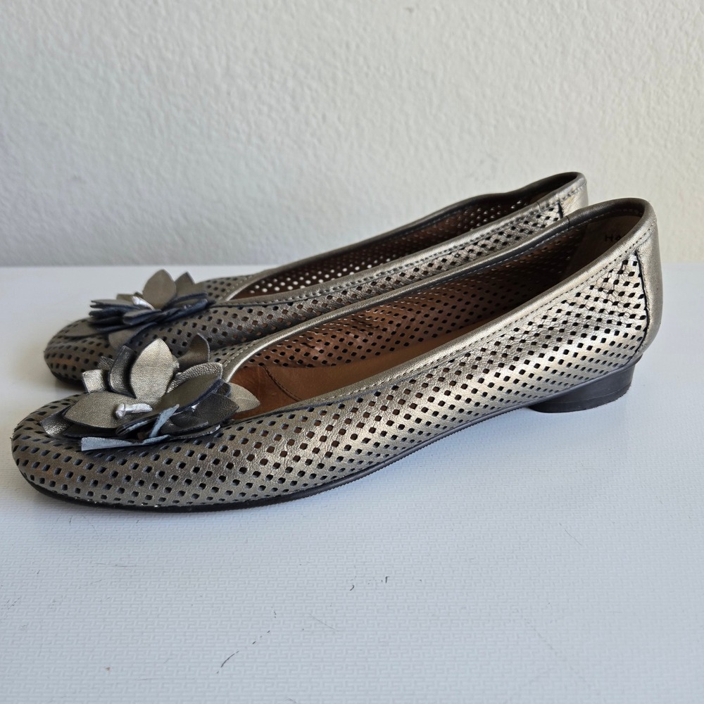 Mark Lemp Classics Walking Cradles Pewter Perforated Floral Ballet Flats 9 4A